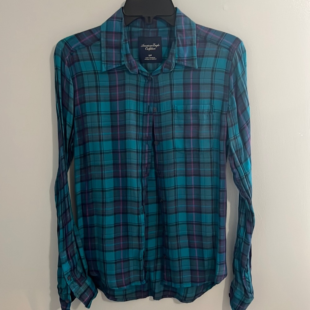 Women’s American Eagle button-up plaid shirt. Size- Small. Color- Teal/Pink